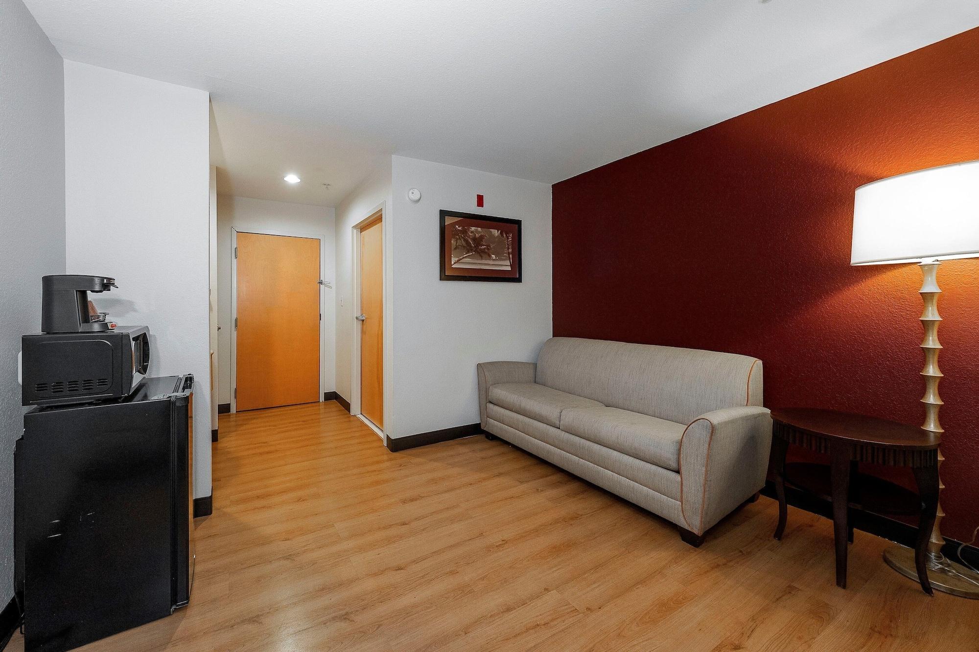 Red Roof Inn & Suites Biloxi - Ocean Springs Bagian luar foto