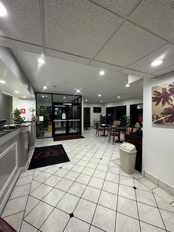 Red Roof Inn & Suites Biloxi - Ocean Springs Bagian luar foto